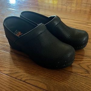 Black clogs perfect for nurses and women on their feet all day